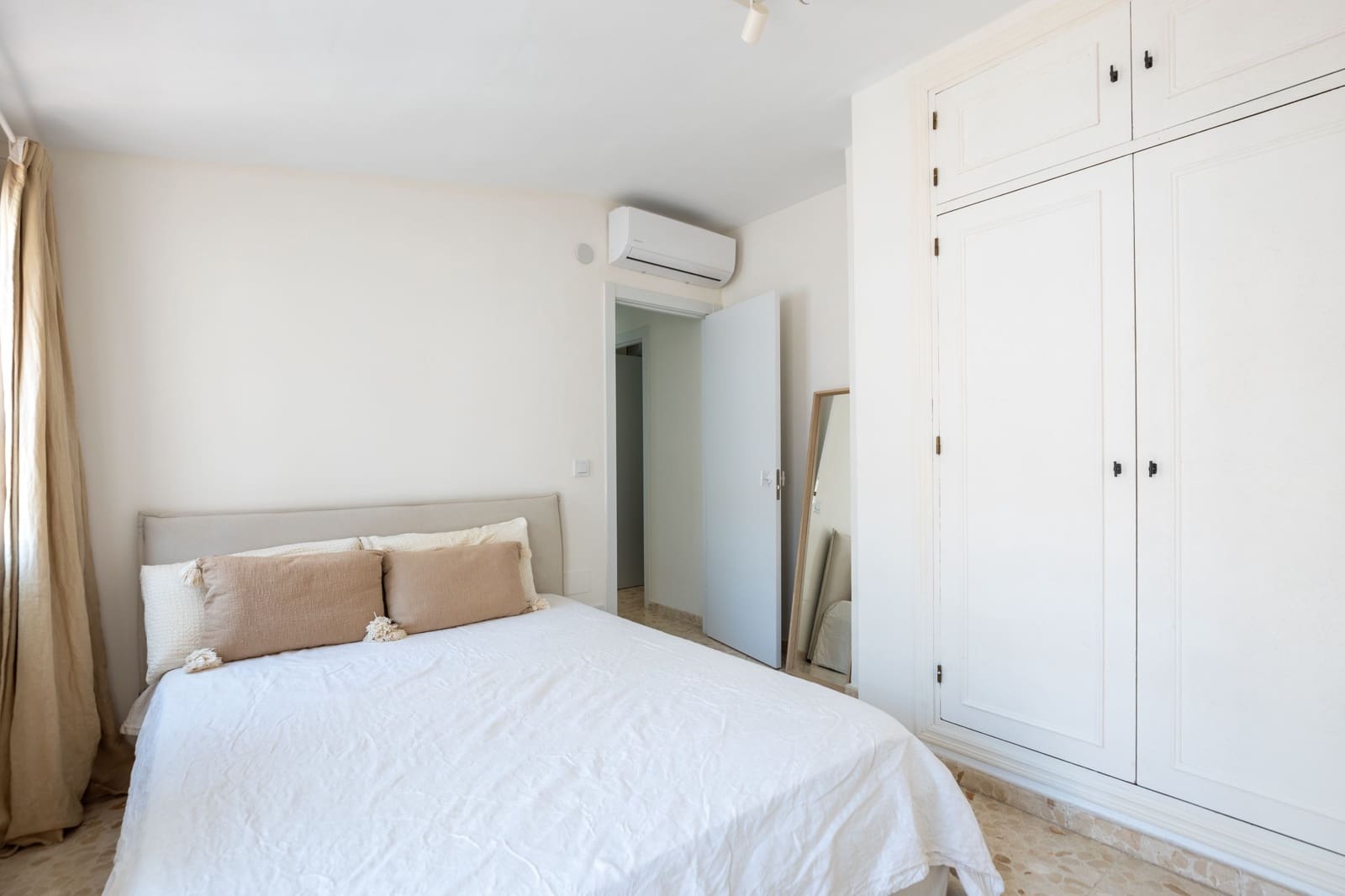 Ático de 4 habitaciones en Málaga ciudad en alquiler - 4.000 € (Ref: 10021502)