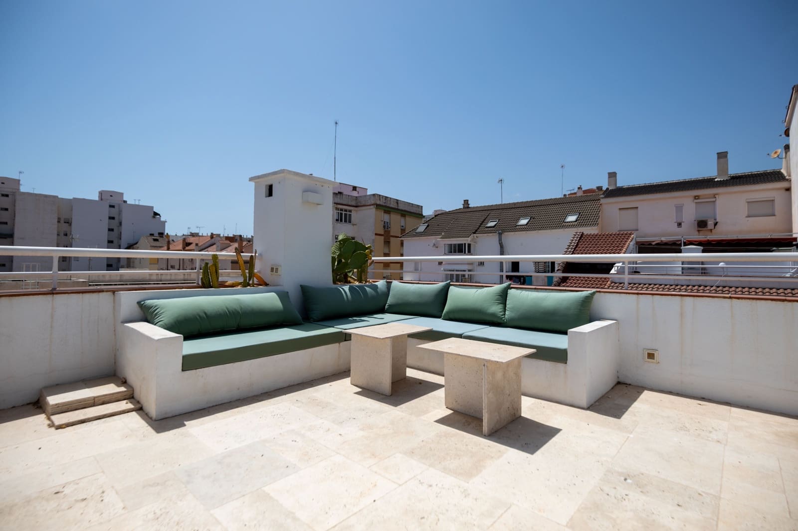 Ático de 4 habitaciones en Málaga ciudad en alquiler - 4.000 € (Ref: 10021502)