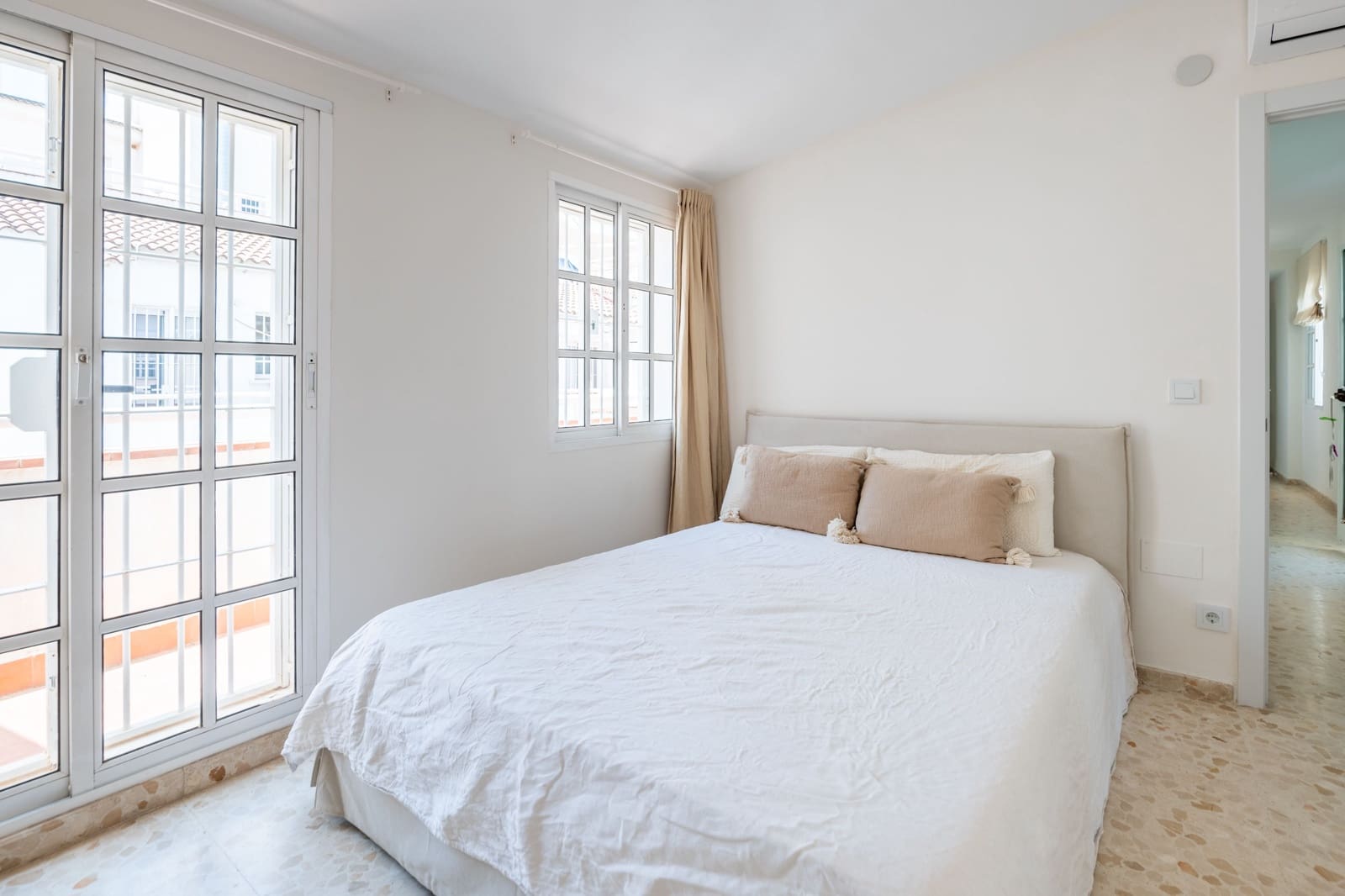 Ático de 4 habitaciones en Málaga ciudad en alquiler - 4.000 € (Ref: 10021502)