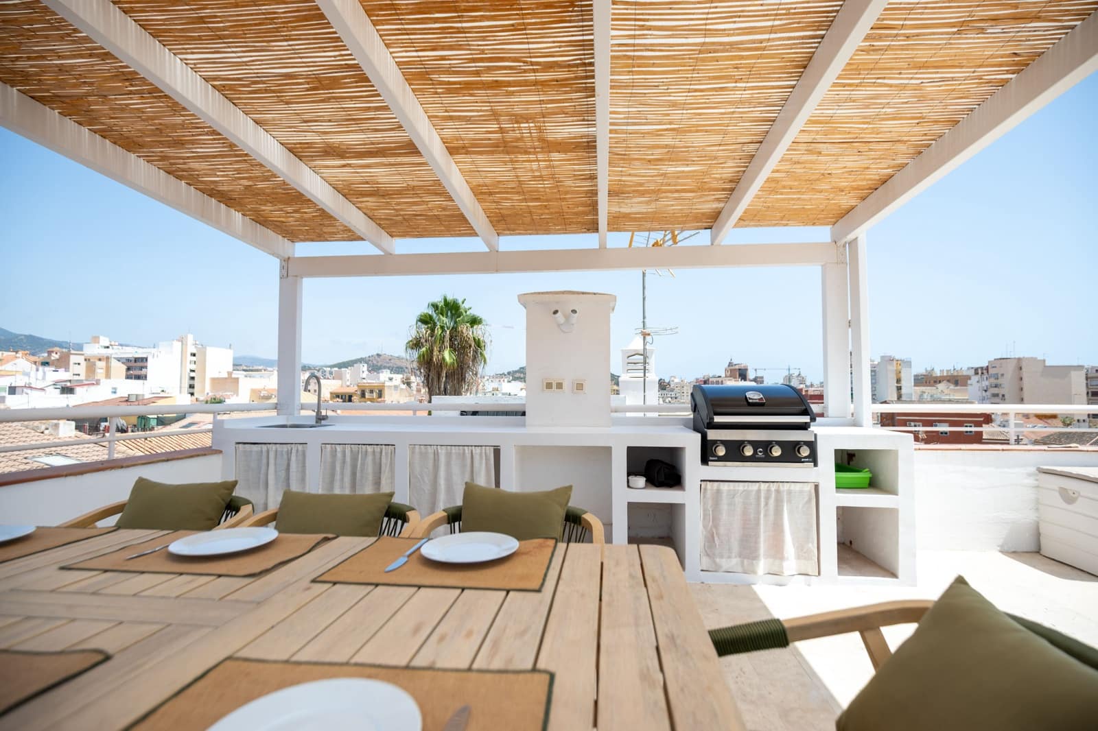 Ático de 4 habitaciones en Málaga ciudad en alquiler - 4.000 € (Ref: 10021502)