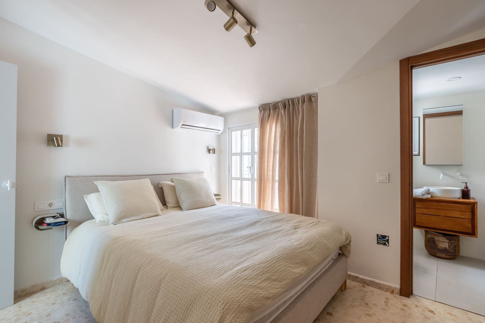 Ático de 4 habitaciones en Málaga ciudad en alquiler - 4.000 € (Ref: 10021502)