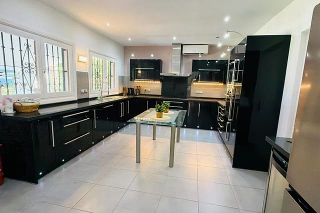 7 soverom Hus til salgs i Mijas med svømmebasseng - € 1 395 000 (Ref: 10024997)