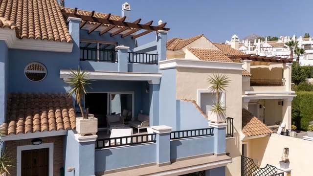 4 quarto Casa em Banda para venda em Los Naranjos, Marbella com piscina garagem - 1 150 000 € (Ref: 10029022)