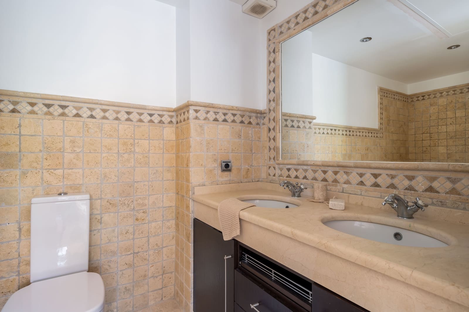 4 quarto Casa em Banda para venda em Marbella com piscina garagem - 1 150 000 € (Ref: 10029022)