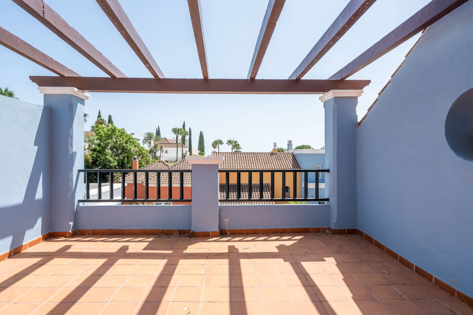 4 quarto Casa em Banda para venda em Marbella com piscina garagem - 1 150 000 € (Ref: 10029022)