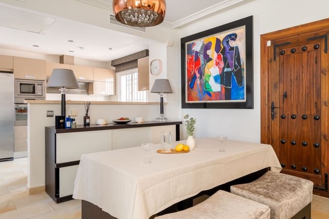 4 quarto Casa em Banda para venda em Los Naranjos, Marbella com piscina garagem - 1 150 000 € (Ref: 10029022)