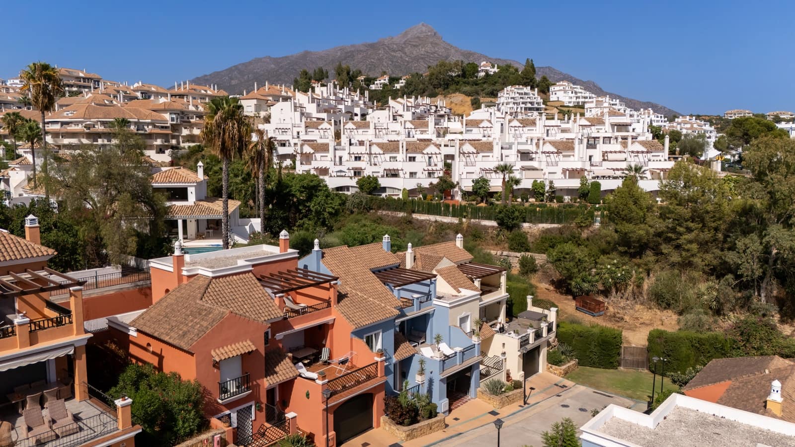 4 quarto Casa em Banda para venda em Marbella com piscina garagem - 1 150 000 € (Ref: 10029022)