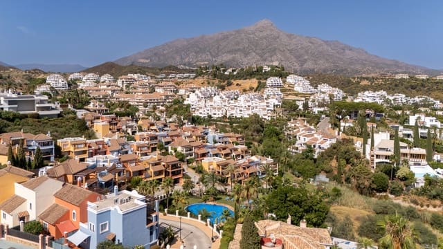 4 quarto Casa em Banda para venda em Los Naranjos, Marbella com piscina garagem - 1 150 000 € (Ref: 10029022)