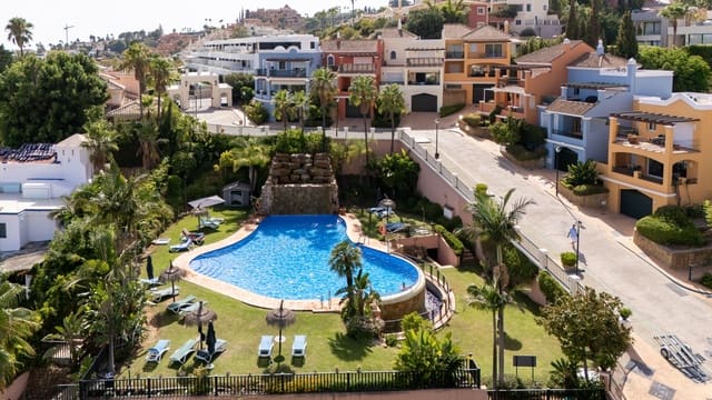 4 quarto Casa em Banda para venda em Los Naranjos, Marbella com piscina garagem - 1 150 000 € (Ref: 10029022)