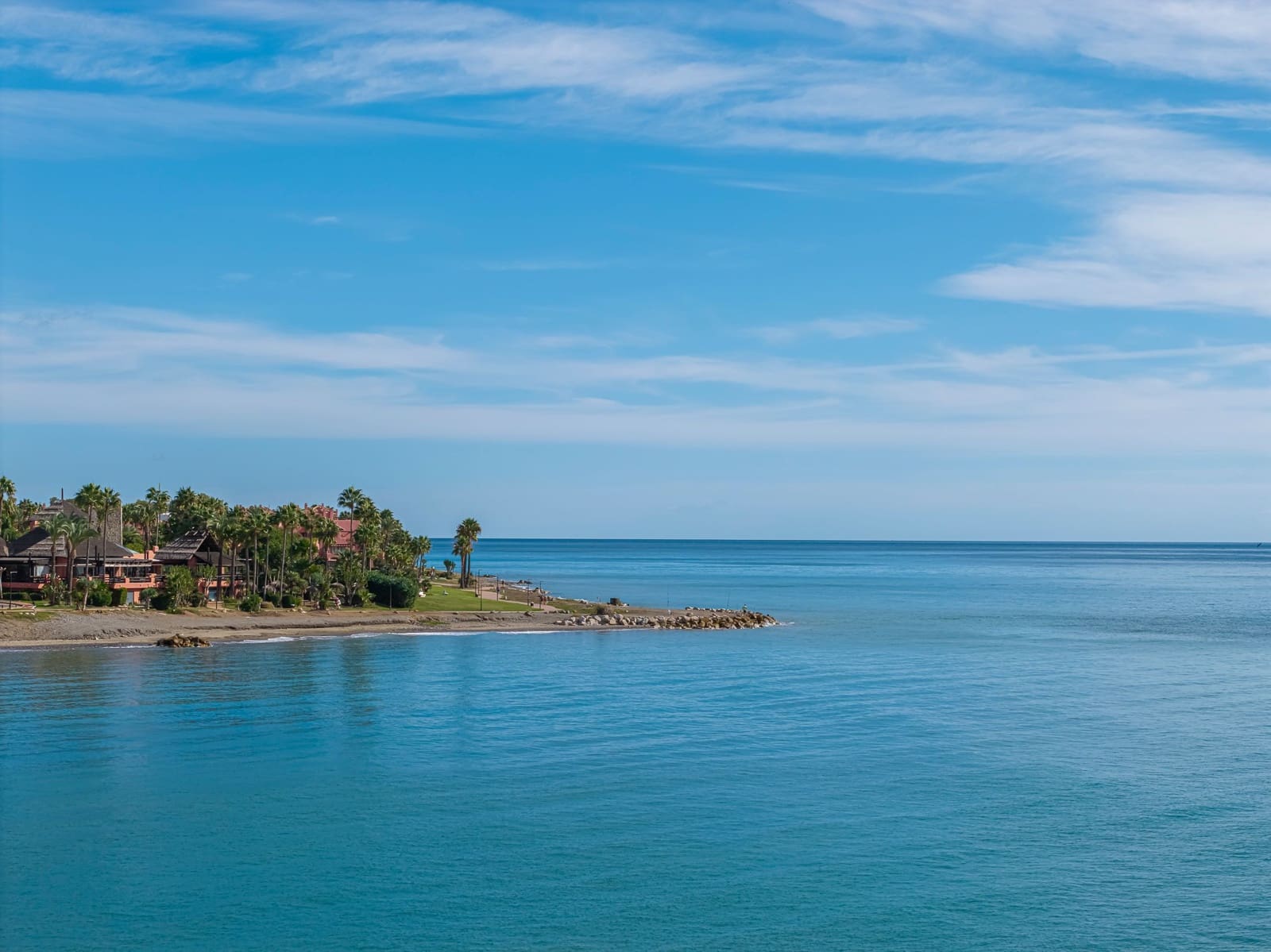 Apartamento de 3 habitaciones en Estepona en venta con piscina garaje - 2.695.000 € (Ref: 10035803)