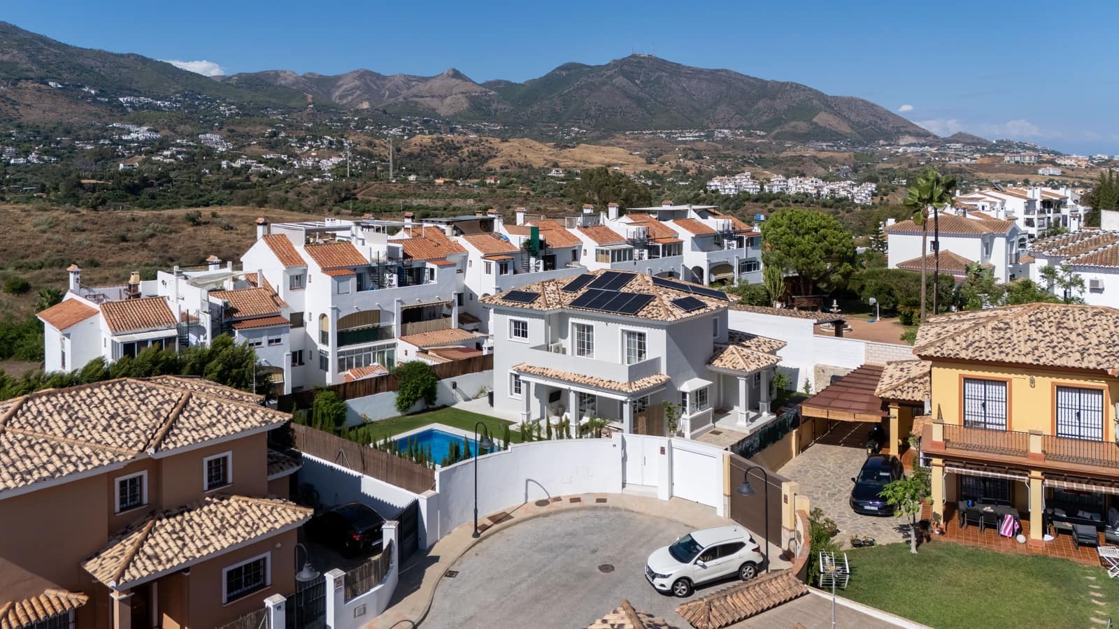 4 bedroom Townhouse for sale in Mijas with pool - € 949,000 (Ref: 10044091)