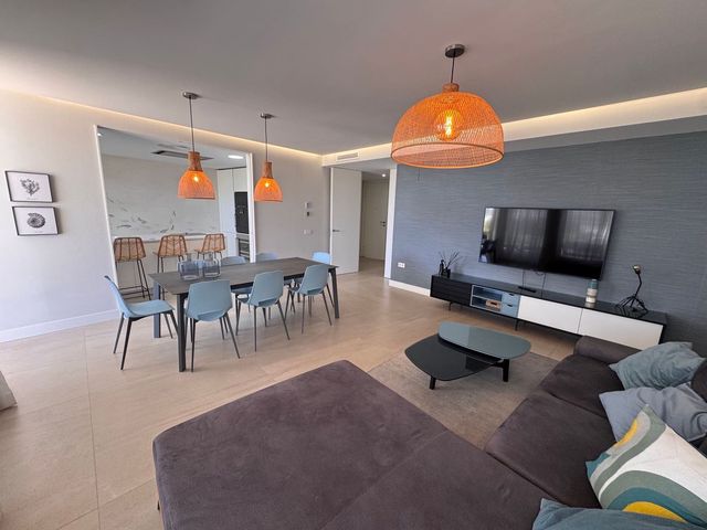 Apartamento de 2 habitaciones en Estepona en venta con piscina garaje - 898.000 € (Ref: 10045955)