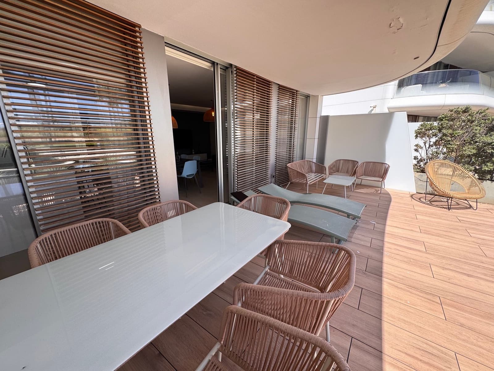 Apartamento de 2 habitaciones en Estepona en venta con piscina garaje - 898.000 € (Ref: 10045955)