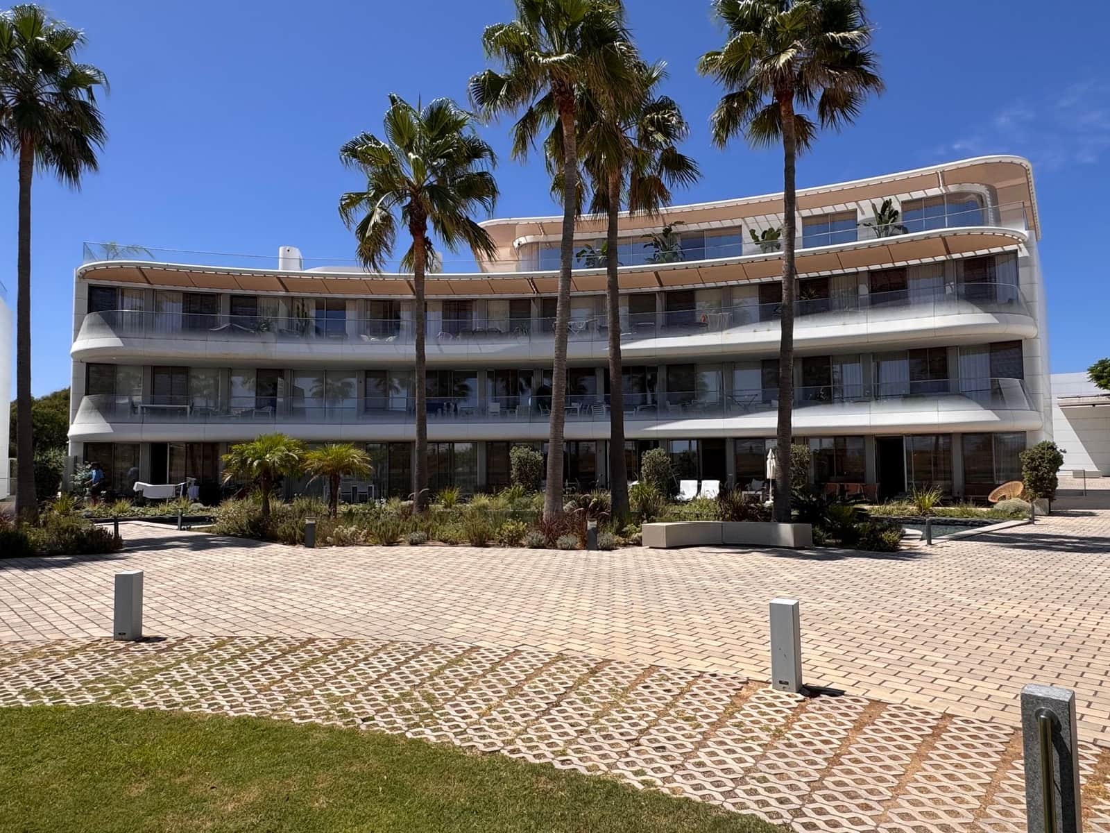 Apartamento de 2 habitaciones en Estepona en venta con piscina garaje - 898.000 € (Ref: 10045955)