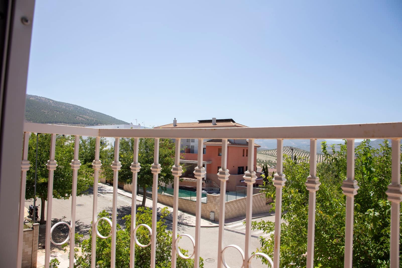 4 sypialnia Dom na sprzedaż w La Guardia de Jaen z basenem garażem - 465 000 € (Ref: 10050444)