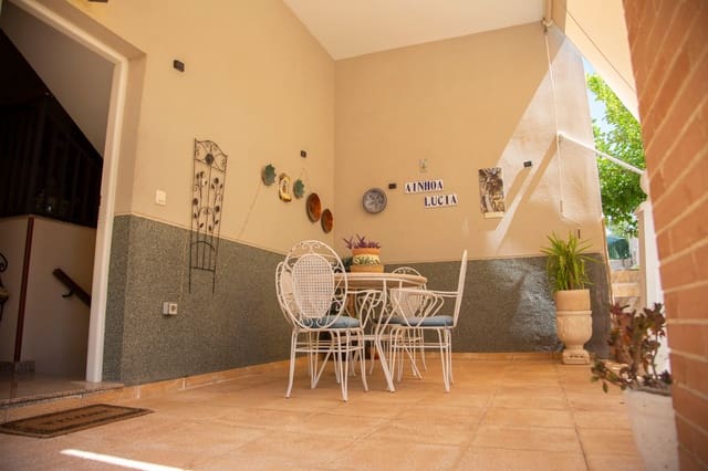 4 sypialnia Dom na sprzedaż w La Guardia de Jaén z basenem garażem - 465 000 € (Ref: 10050444)