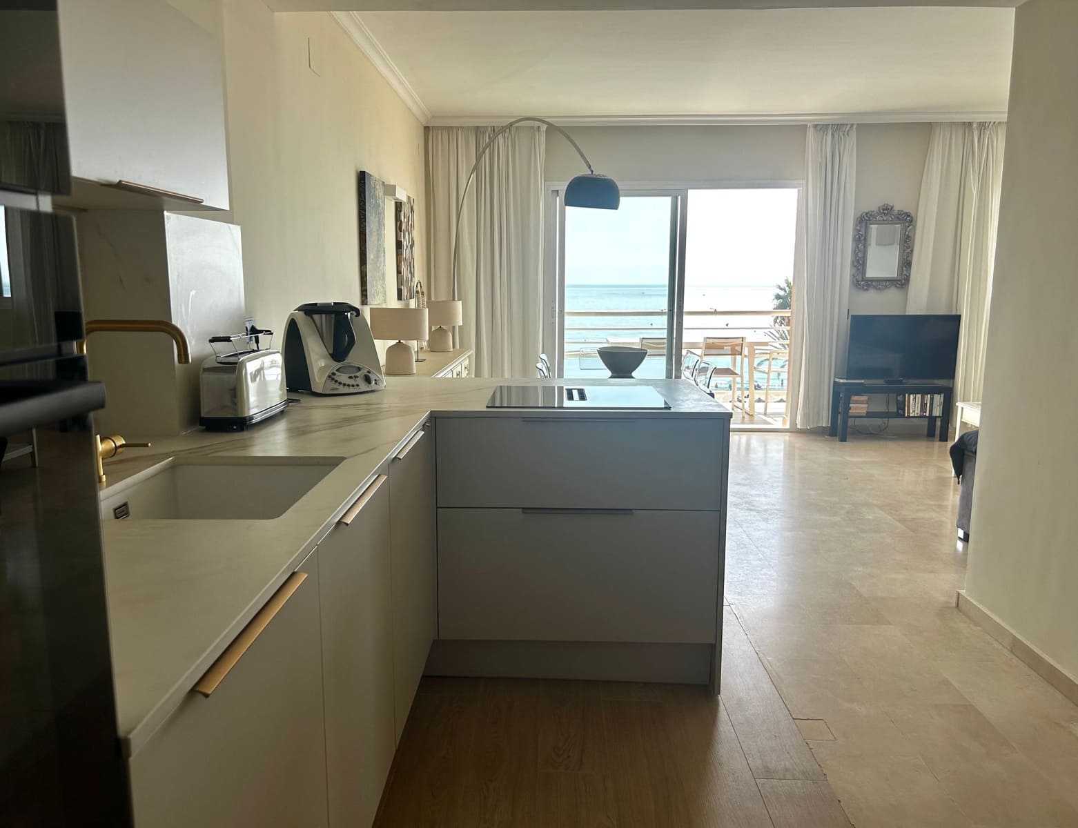 3 Zimmer Apartment zu vermieten in Fuengirola mit Garage - 2.350 € (Ref: 10051986)