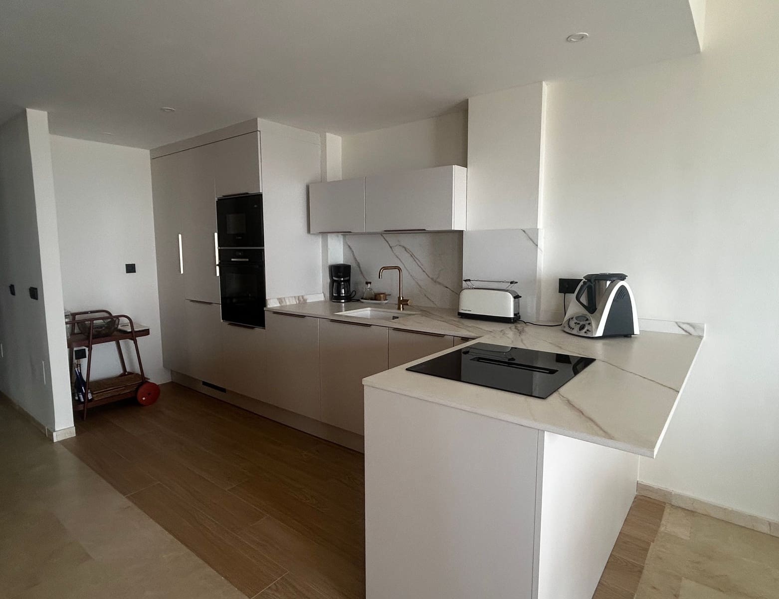 3 Zimmer Apartment zu vermieten in Fuengirola mit Garage - 2.350 € (Ref: 10051986)