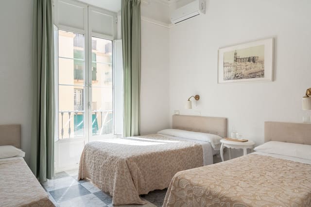 10 soverom Hus til salgs i La Malagueta, Málaga by med garasje - € 3 000 000 (Ref: 10057604)