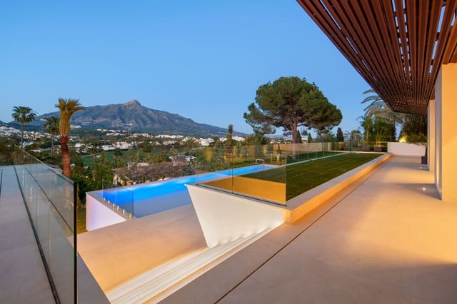 5 soverom Villa til salgs i Las Brisas, Marbella med svømmebasseng garasje - € 11 750 000 (Ref: 10062283)