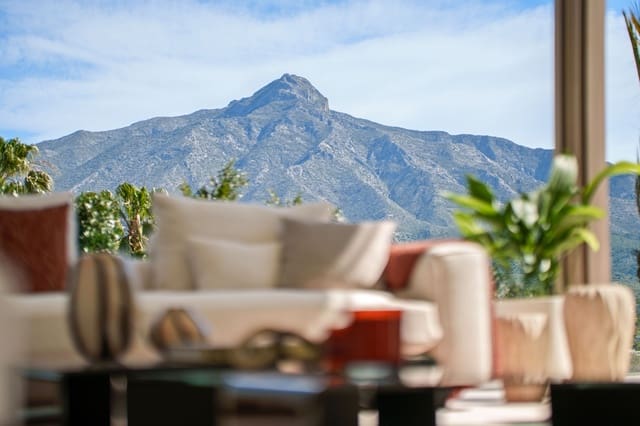 5 soverom Villa til salgs i Las Brisas, Marbella med svømmebasseng garasje - € 11 750 000 (Ref: 10062283)