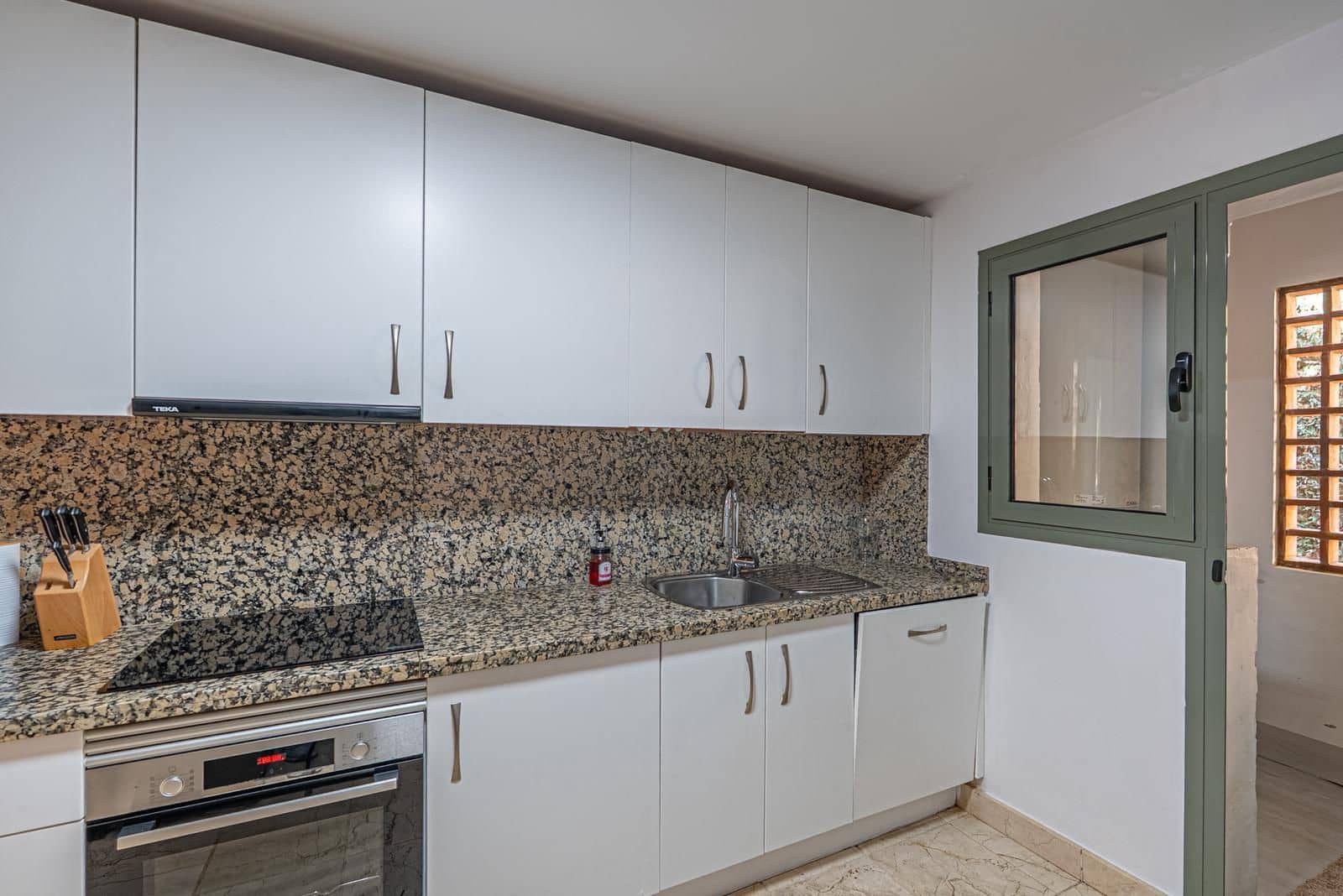 3 chambre Appartement à vendre à Estepona avec piscine garage - 650 000 € (Ref: 10065570)