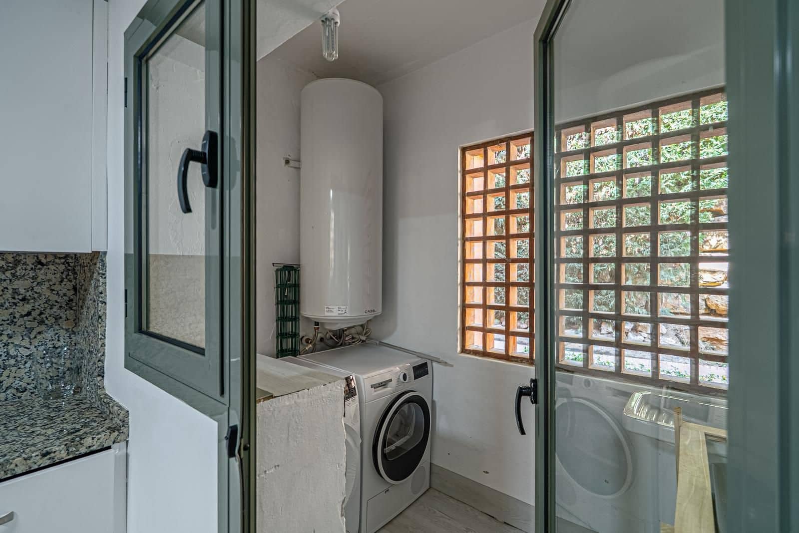 3 chambre Appartement à vendre à Estepona avec piscine garage - 650 000 € (Ref: 10065570)