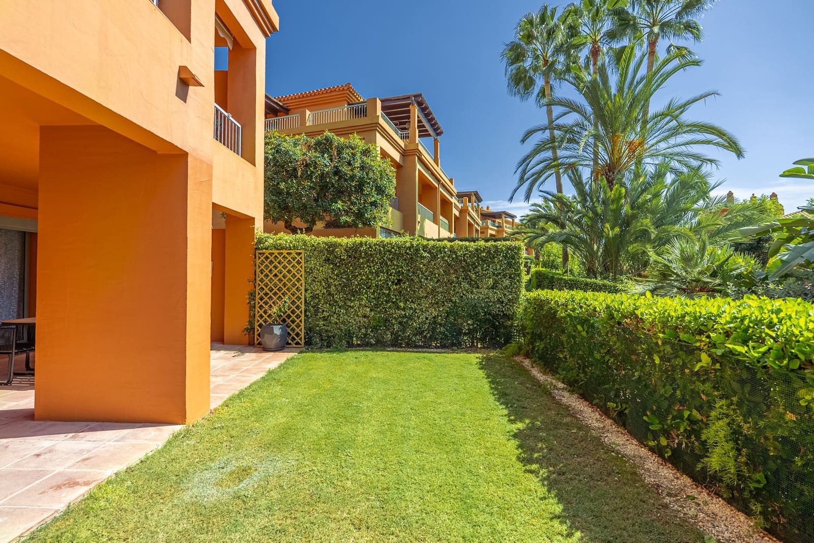 3 chambre Appartement à vendre à Estepona avec piscine garage - 650 000 € (Ref: 10065570)