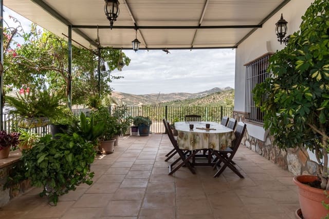 Finca/Casa Rural de 4 habitaciones en Periana en venta - 1.190.000 € (Ref: 10070252)