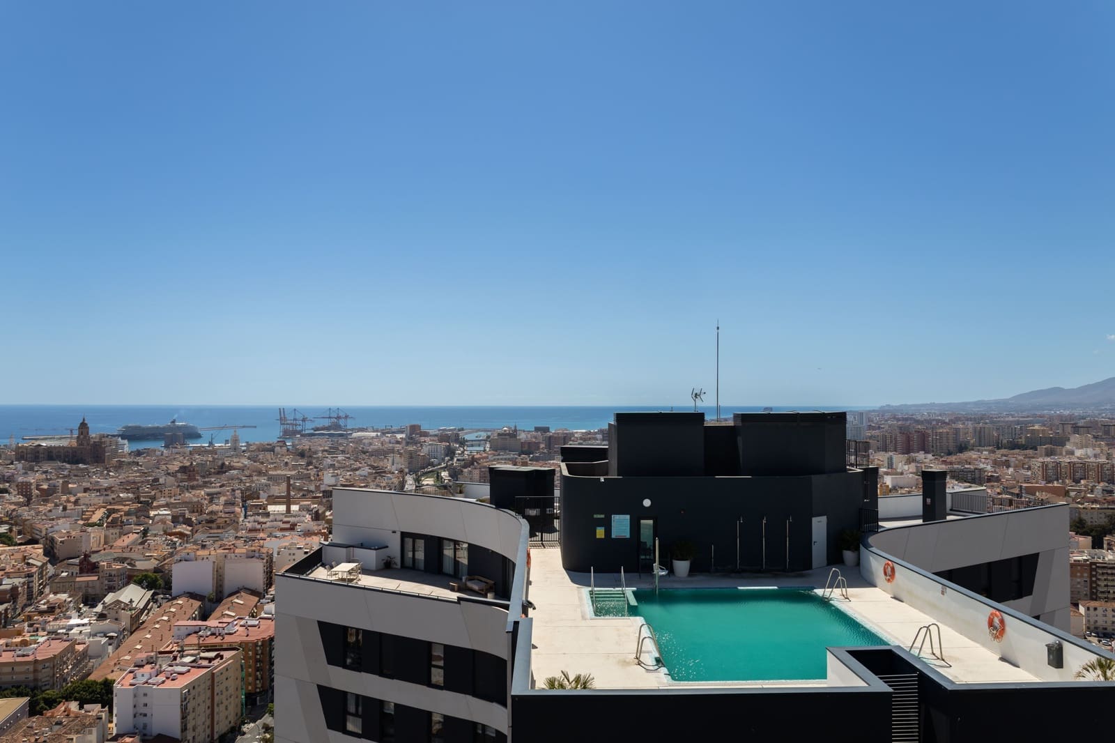 1 bedroom Apartment for sale in Malaga city with pool garage - € 375,000 (Ref: 10077017)