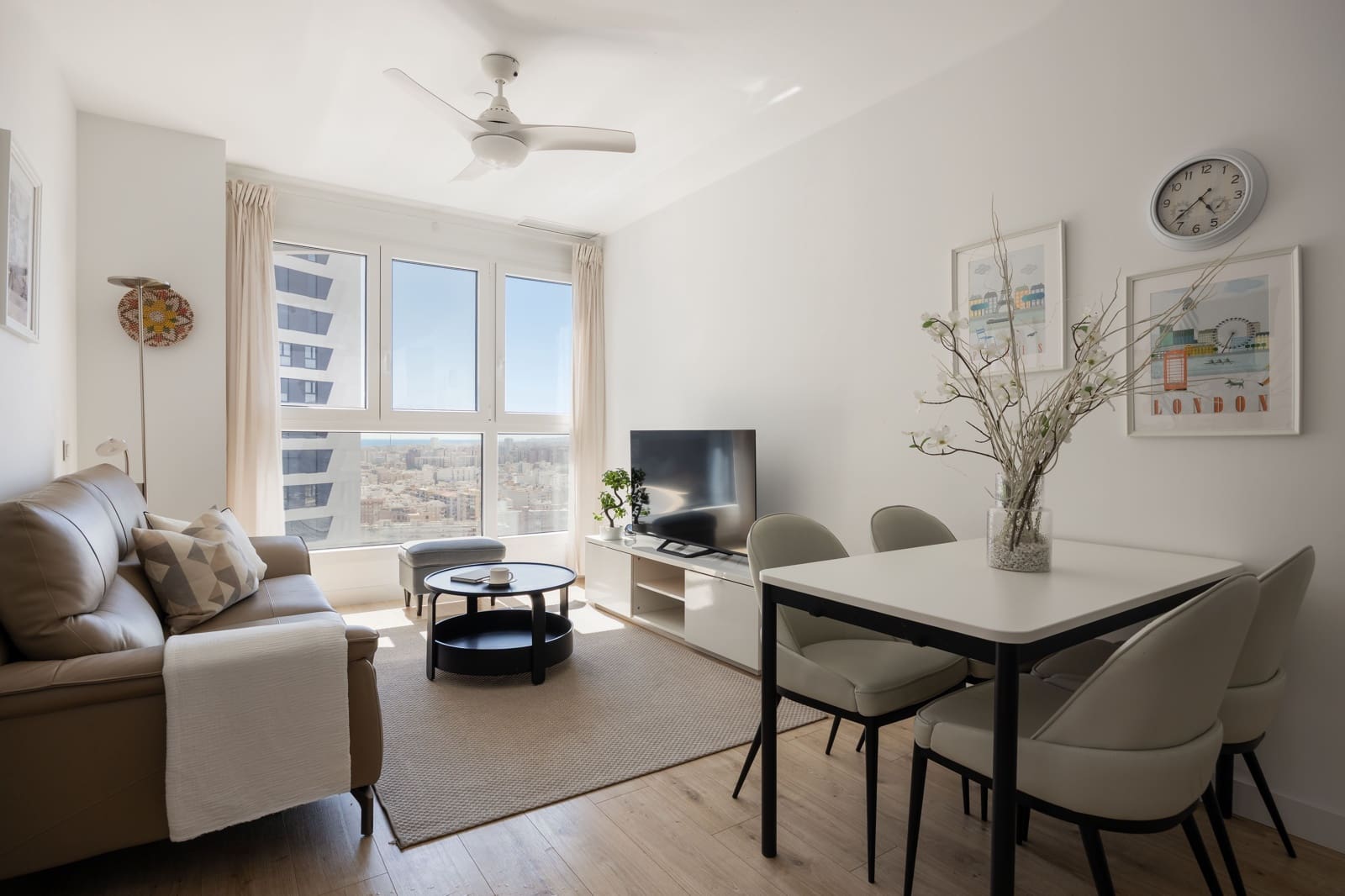 1 bedroom Apartment for sale in Malaga city with pool garage - € 375,000 (Ref: 10077017)