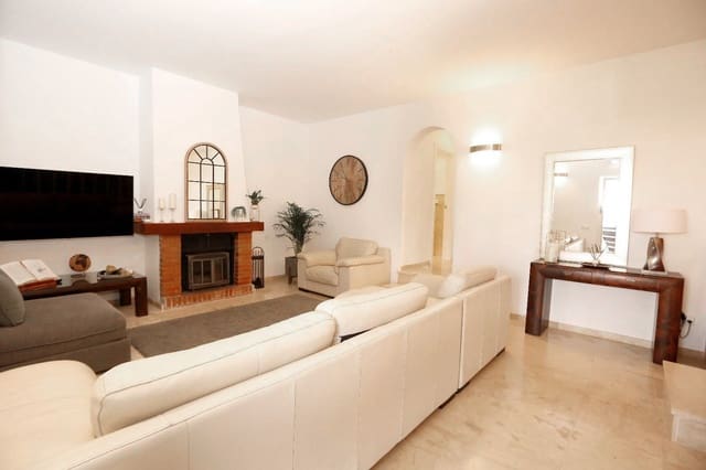 3 sypialnia Dom na sprzedaż w San Pedro de Alcántara Pueblo, Marbella z basenem - 597 500 € (Ref: 10081822)