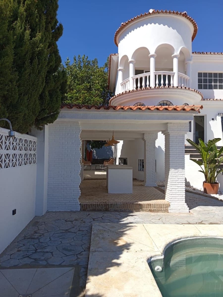 5 soveværelse Villa til salg i Benalmadena med swimmingpool garage - € 950.000 (Ref: 10081823)