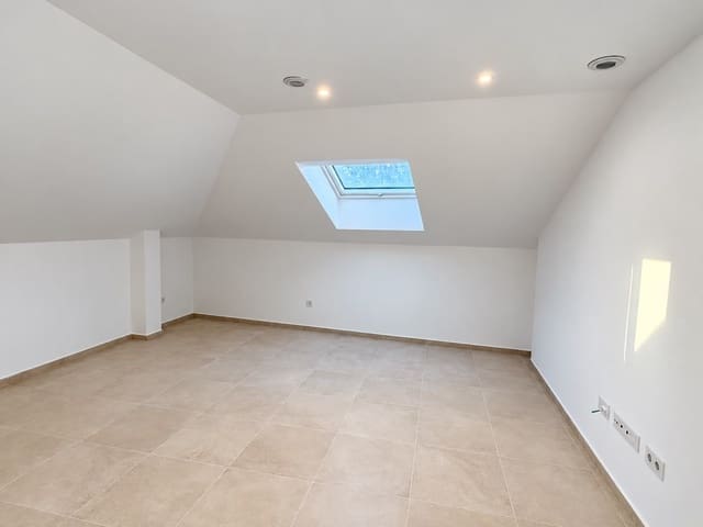 1 sypialnia Penthouse do wynajęcia w Centro ciudad, Fuengirola - 1 100 € (Ref: 10082197)