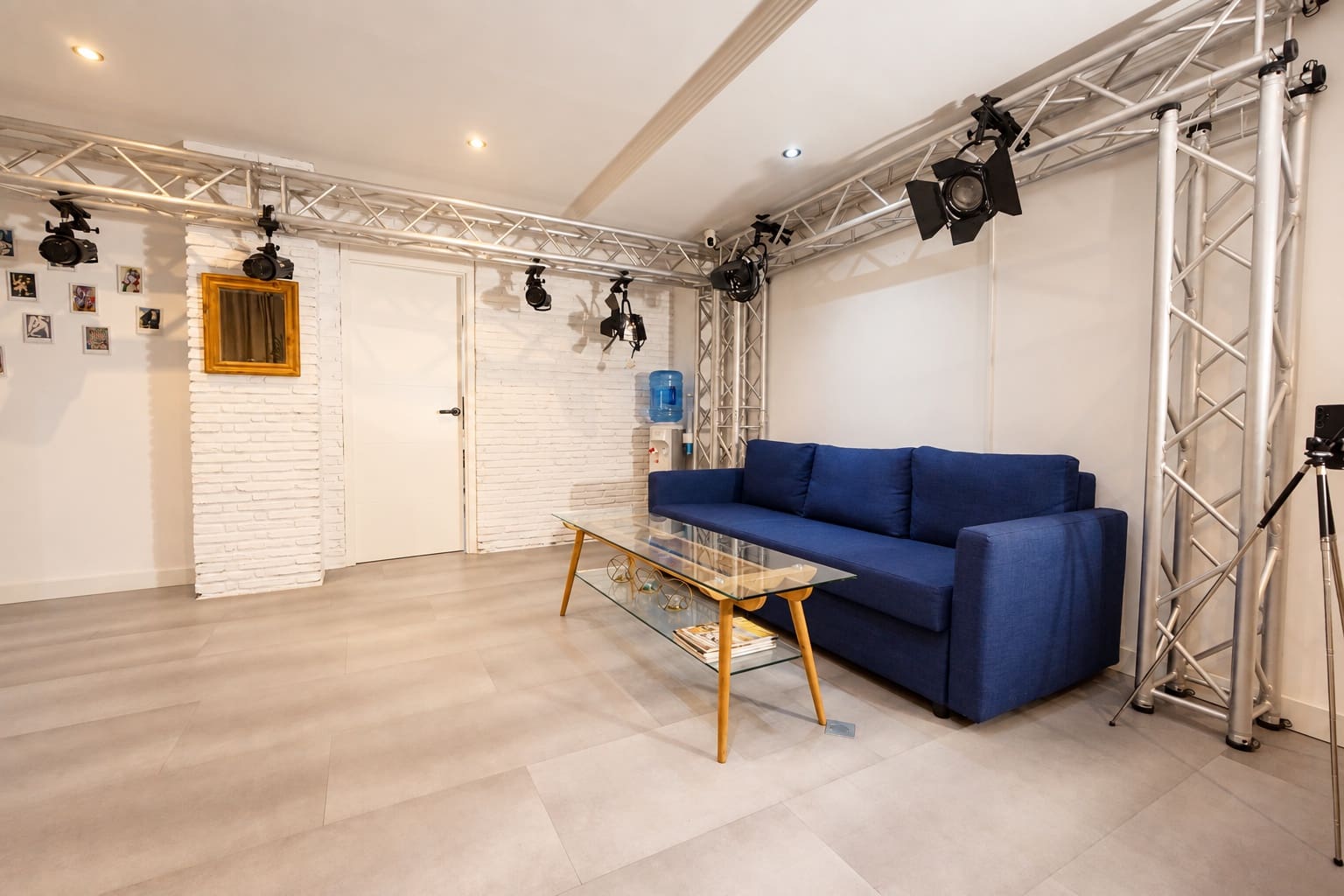 3 makuuhuone Kaupallinen myytävänä paikassa El Paraiso mukana uima-altaan - 340 000 € (Ref: 10085227)