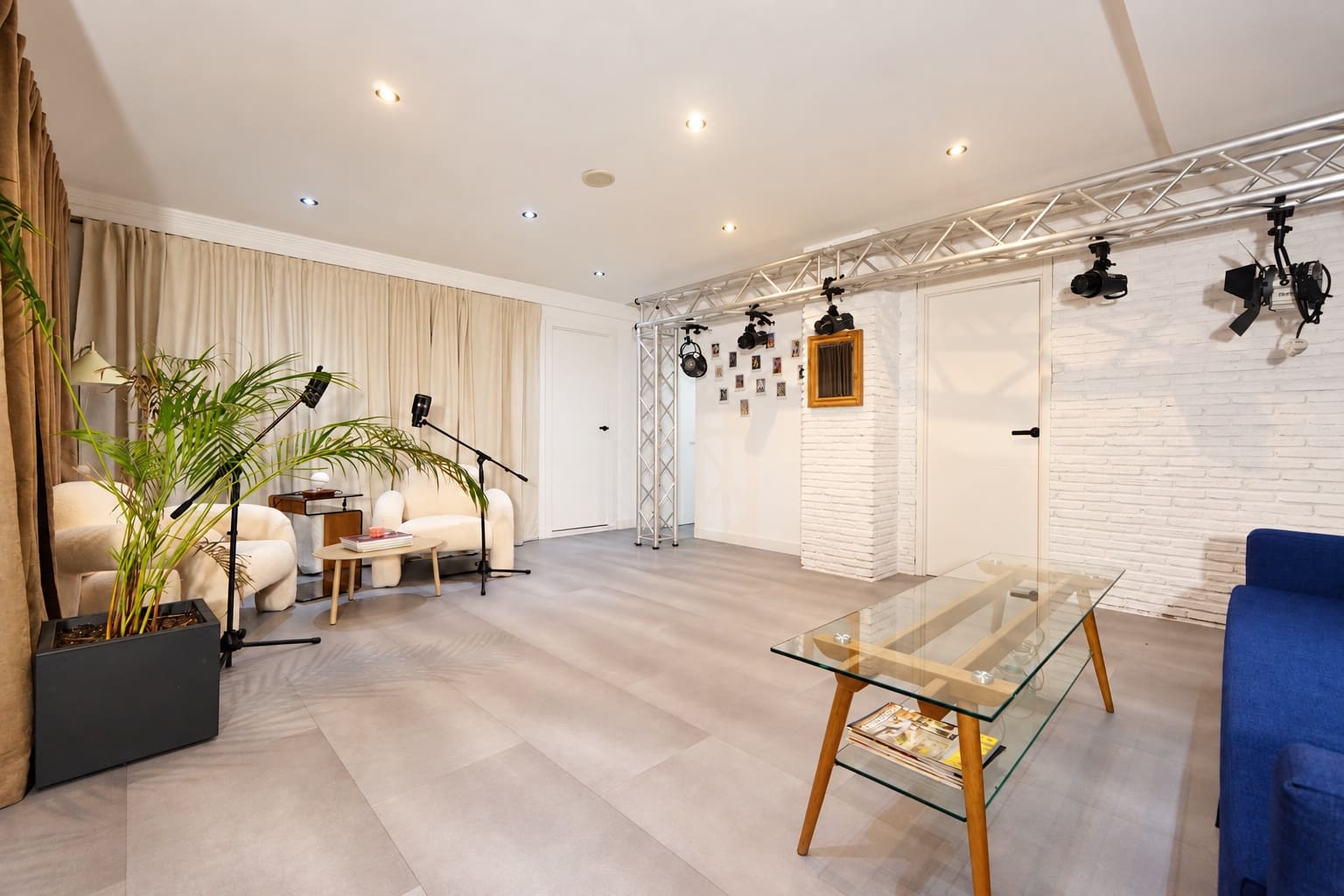 3 makuuhuone Kaupallinen myytävänä paikassa El Paraiso mukana uima-altaan - 340 000 € (Ref: 10085227)