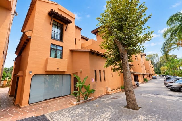 3 Zimmer Gewerbe zu verkaufen in El Paraiso, Estepona mit Pool - 340.000 € (Ref: 10085227)