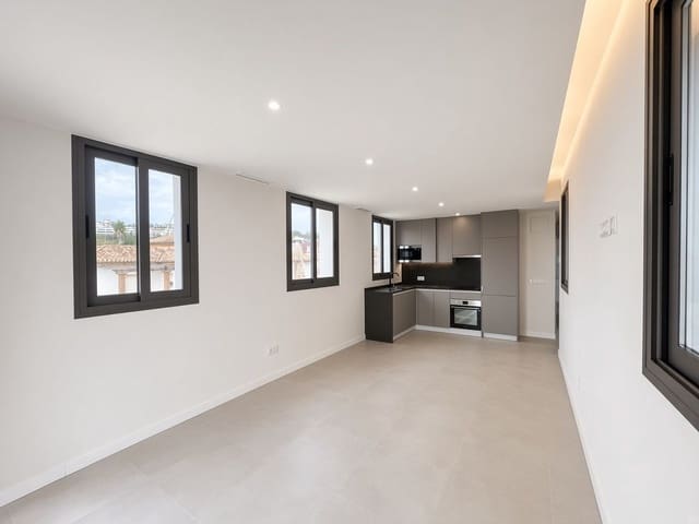 2 soverom Penthouse til salgs i Zona Calvario, Estepona med svømmebasseng garasje - € 470 000 (Ref: 10085228)