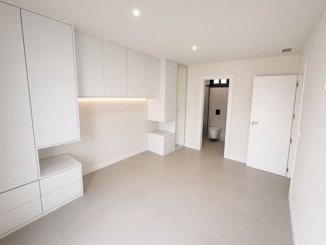 2 soverom Penthouse til salgs i Zona Calvario, Estepona med svømmebasseng garasje - € 470 000 (Ref: 10085228)