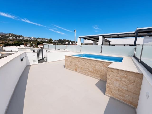 2 soverom Penthouse til salgs i Zona Calvario, Estepona med svømmebasseng garasje - € 470 000 (Ref: 10085228)