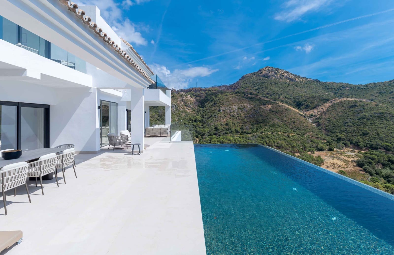 Chalet de 6 habitaciones en Benahavís en venta con piscina garaje - 3.885.000 € (Ref: 10094074)