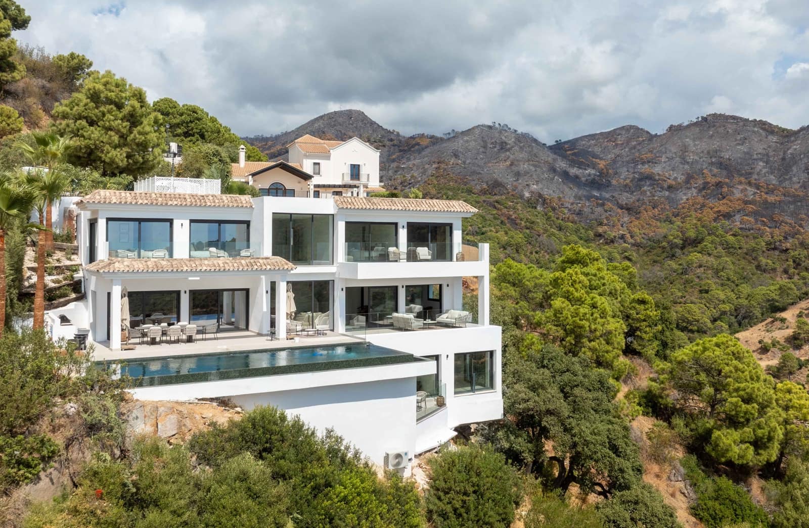 Chalet de 6 habitaciones en Benahavís en venta con piscina garaje - 3.885.000 € (Ref: 10094074)