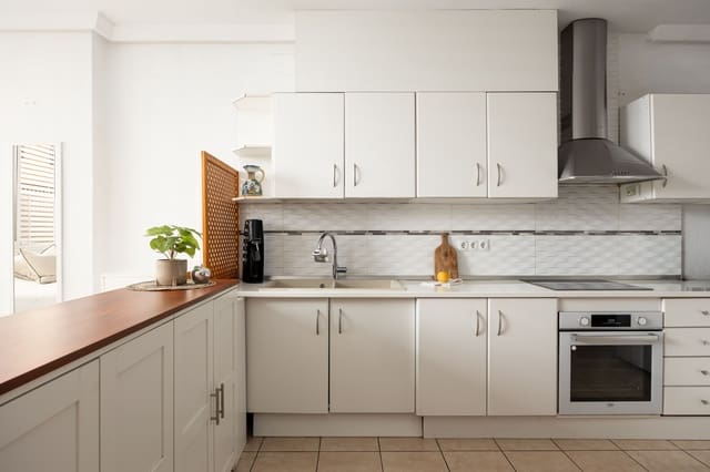 1 bedroom Apartment for sale in Zona Puerto Deportivo, Fuengirola - € 279,000 (Ref: 10101124)