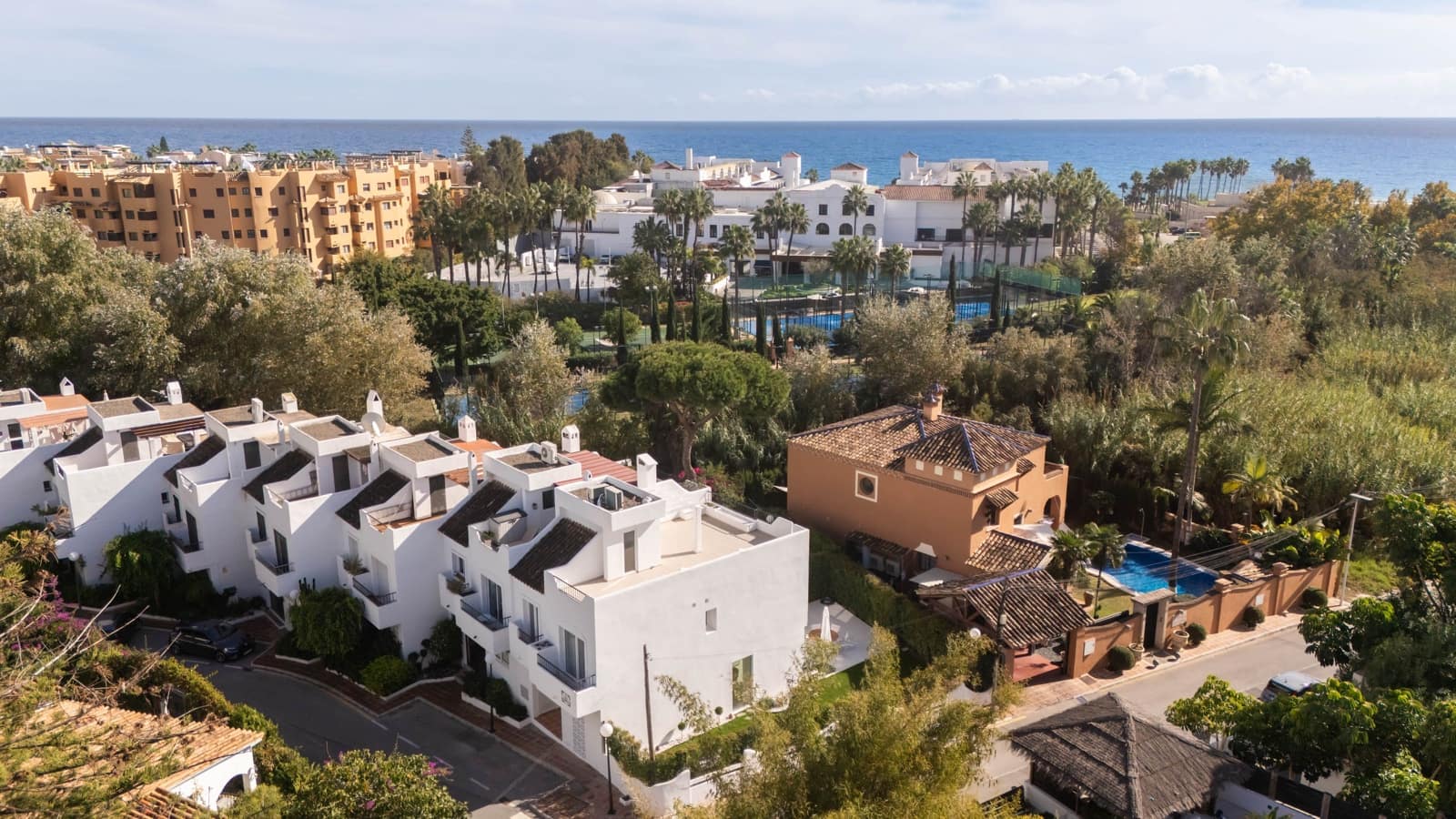 Maison de Ville à vendre à Estepona avec piscine - 1 300 000 € (Ref: 10106459)