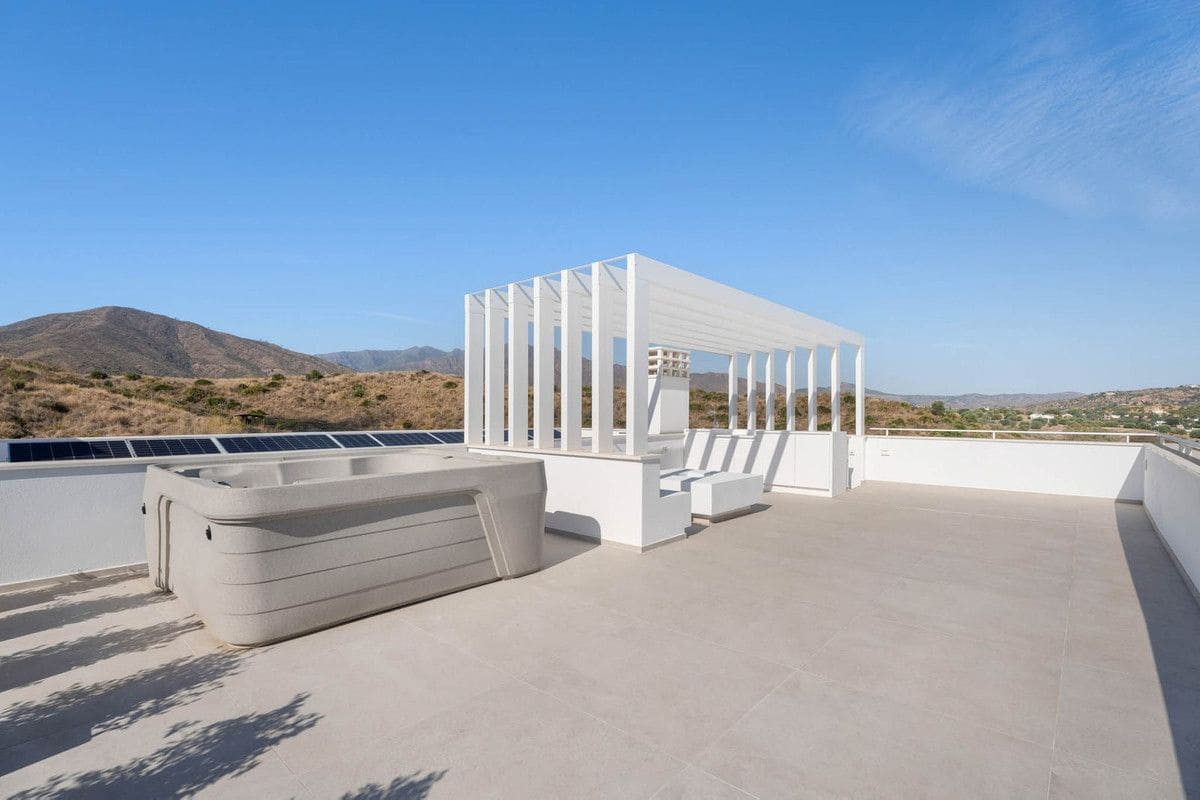 4 bedroom Townhouse for sale in Mijas Costa with pool garage - € 3,295,000 (Ref: 10115667)