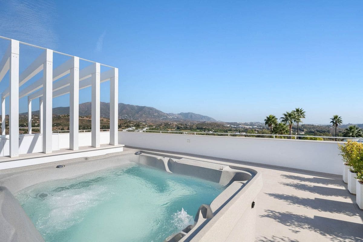 4 bedroom Townhouse for sale in Mijas Costa with pool garage - € 3,295,000 (Ref: 10115667)