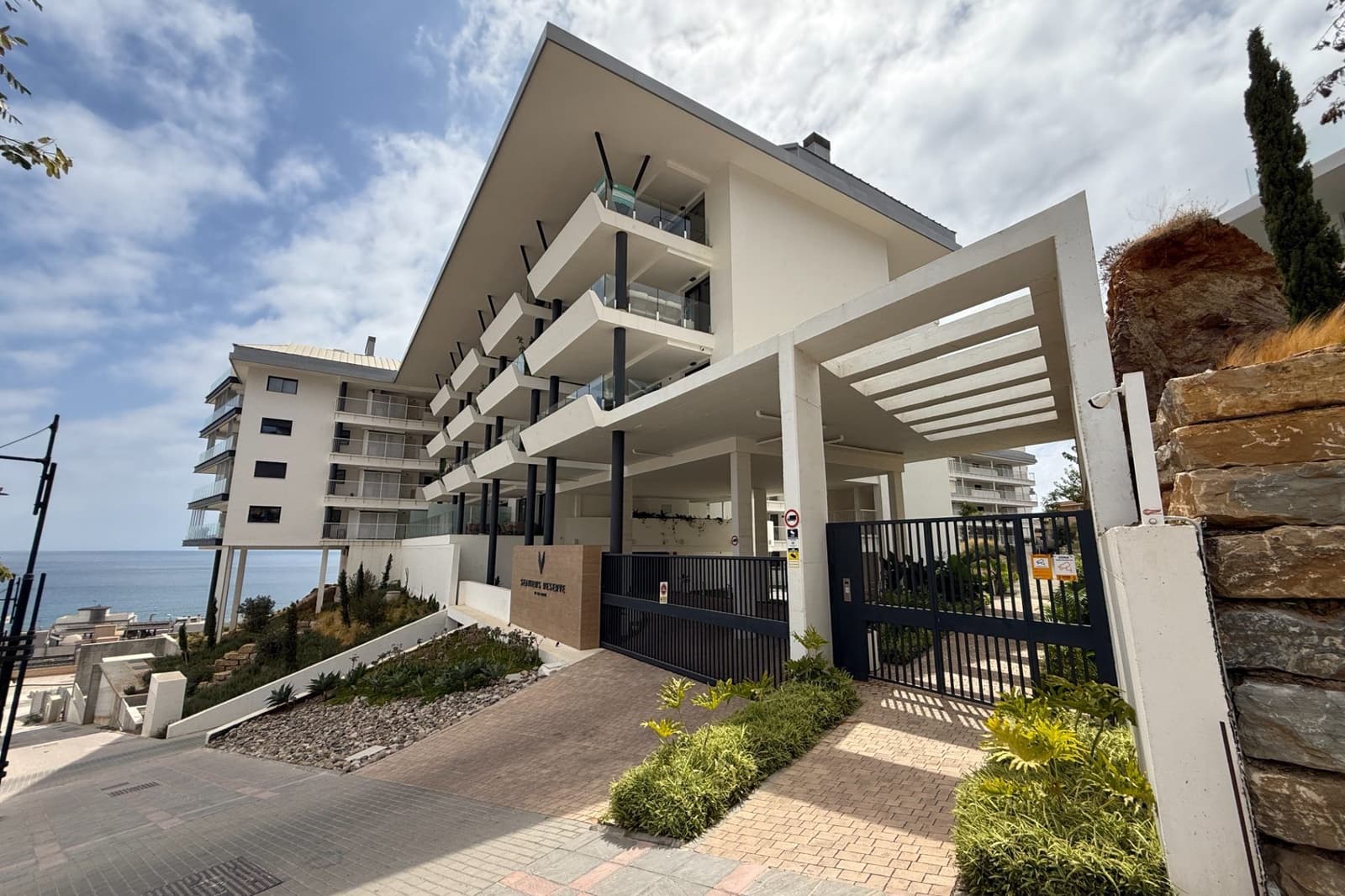 2 bedroom Apartment for sale in Fuengirola with pool garage - € 695,000 (Ref: 10121097)