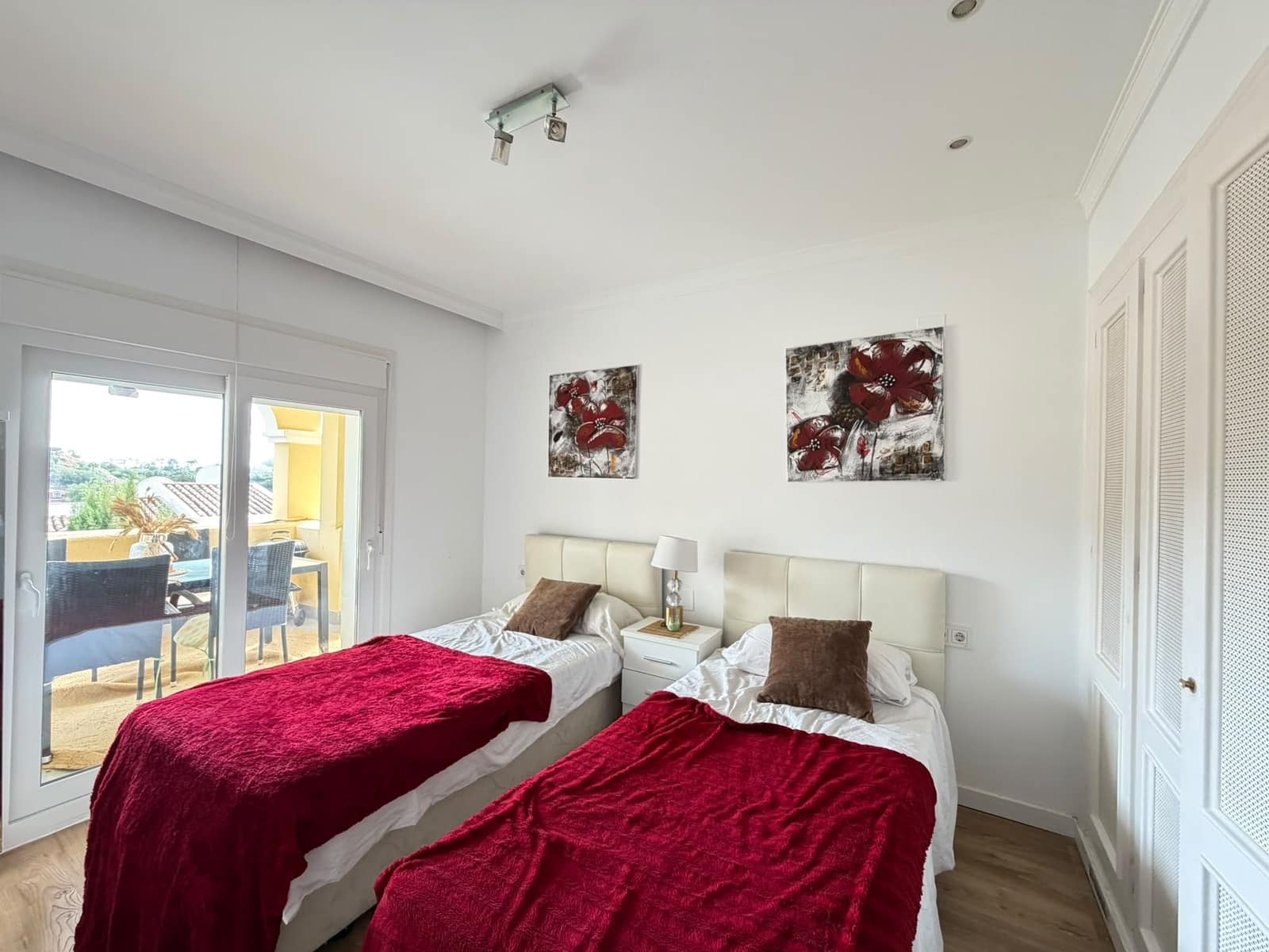 3 sovrum Lägenhet till salu i Benahavis med pool - 549 000 € (Ref: 10130408)