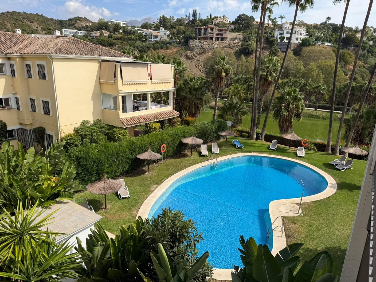 3 sovrum Lägenhet till salu i Benahavis med pool - 549 000 € (Ref: 10130408)