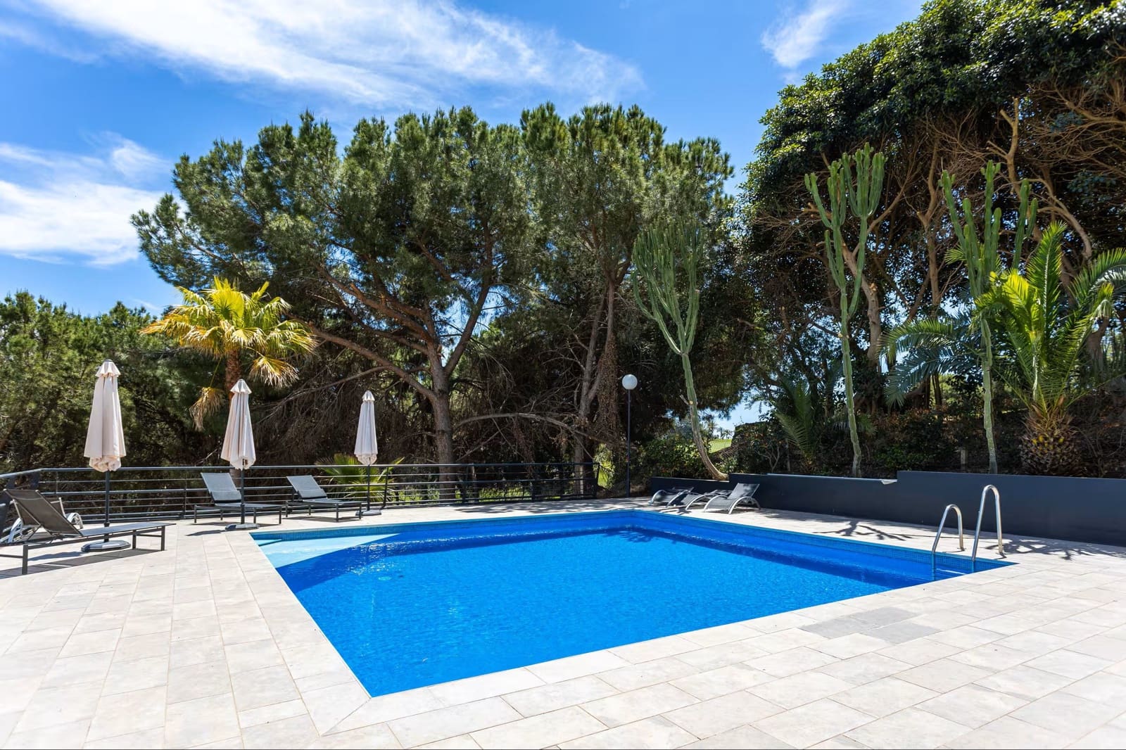 Casa de 3 habitaciones en Benalmádena en venta con piscina garaje - 650.000 € (Ref: 10132949)